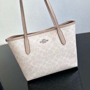 Coach City Tote Size 22*11*20 cm, 30cm opening